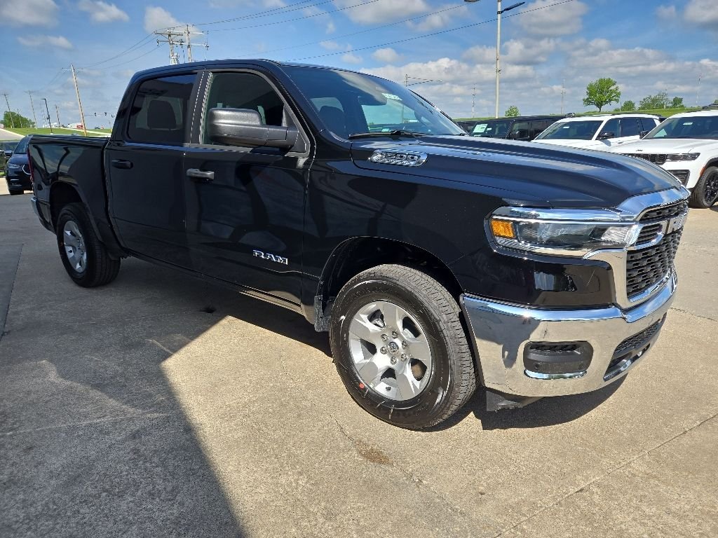 New 2026 Diamond Black Crystal Pearl-Coat Exterior Paint RAM Tradesman image 13