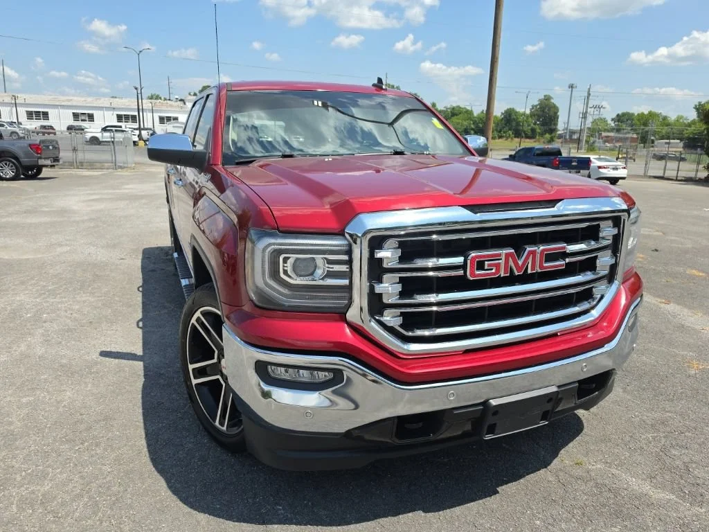 Used 2018 RED QUARTZ TINTCOAT GMC SLT image 1