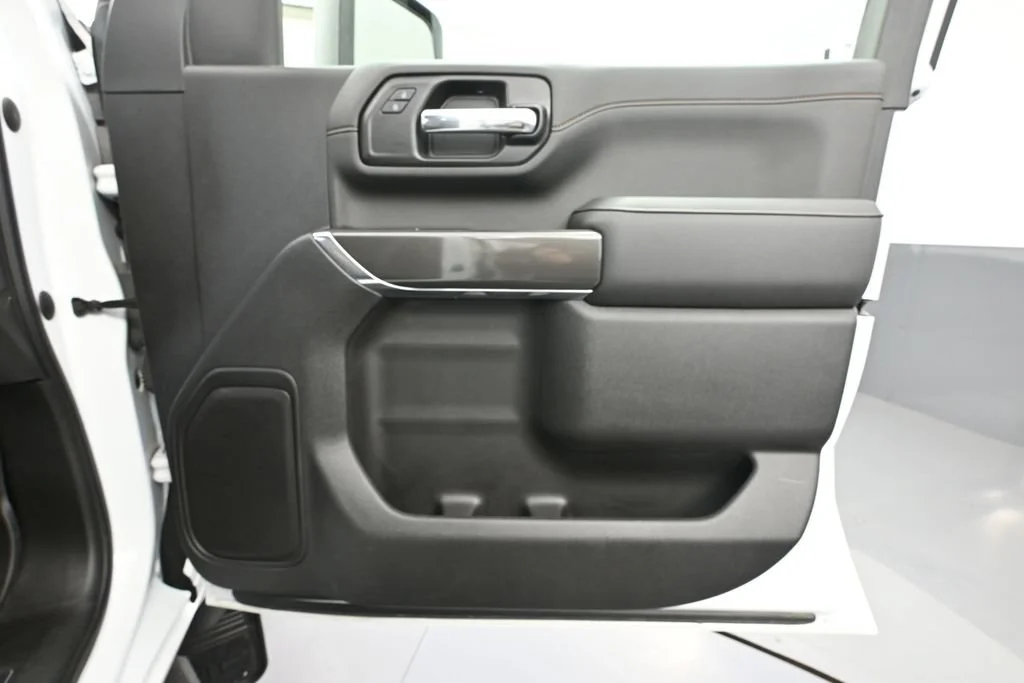 Used 2022 White GMC AT4 image 36