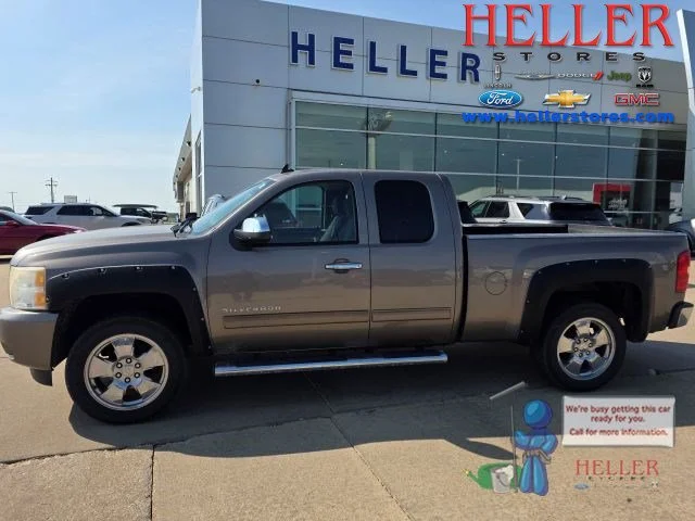 Used 2011 Mocha Steel Metallic Chevrolet LT image 1