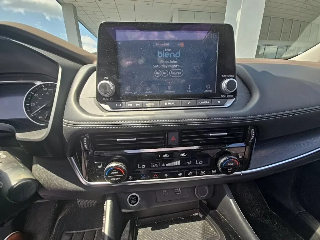 Used 2021 Boulder Gray Pear Nissan SL image 17