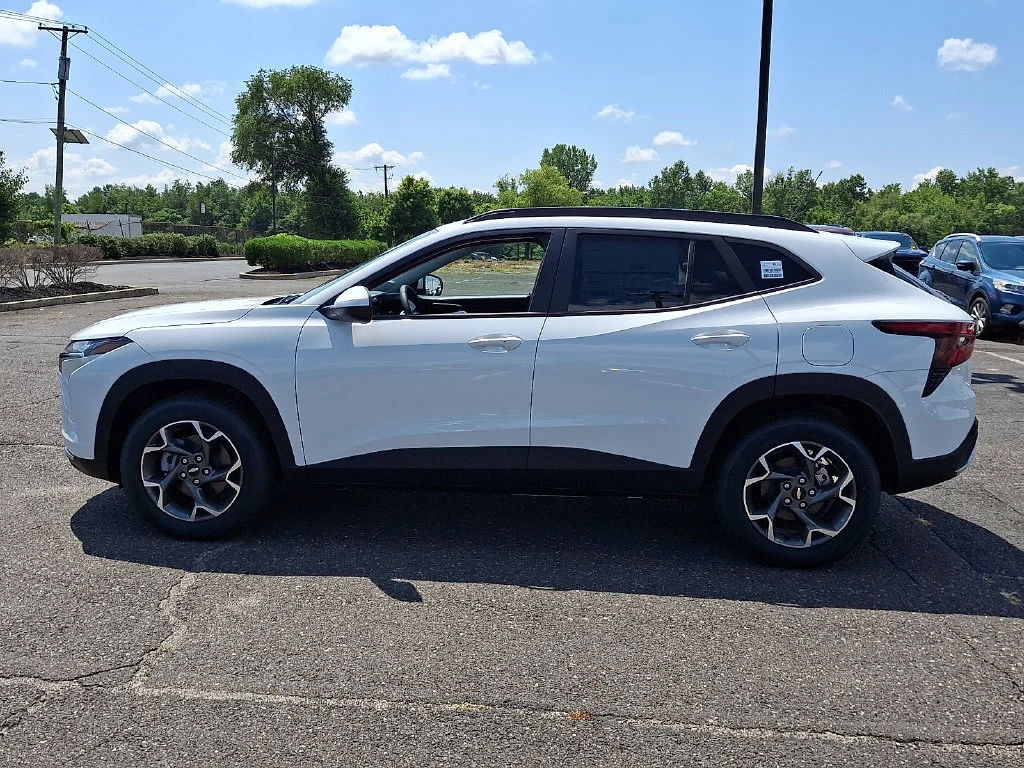 New 2026 Summit White Chevrolet LT image 5