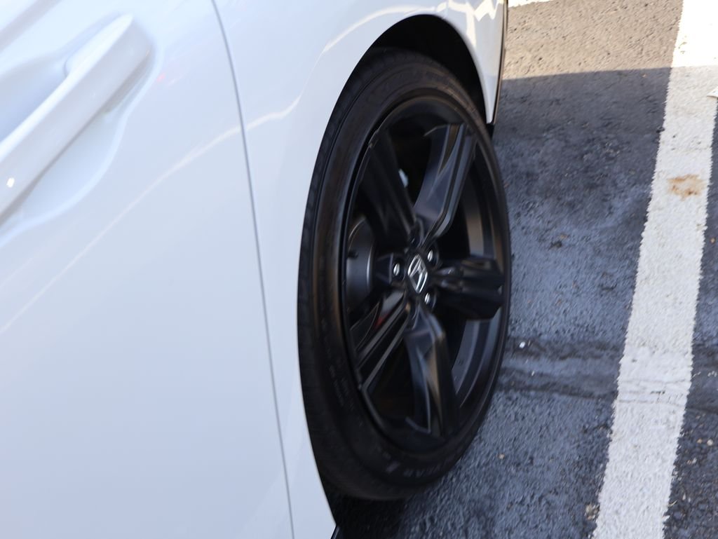 Used 2023  Honda Sport-L image 12
