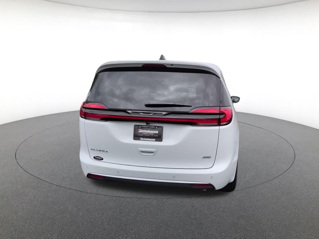 New 2027 Bright White Clearcoat Chrysler Select image 8