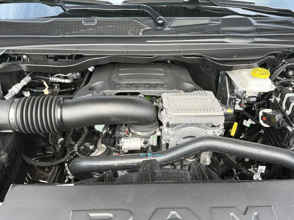 New 2026 Serrano-Green Metallic Exterior Paint RAM Laramie image 33