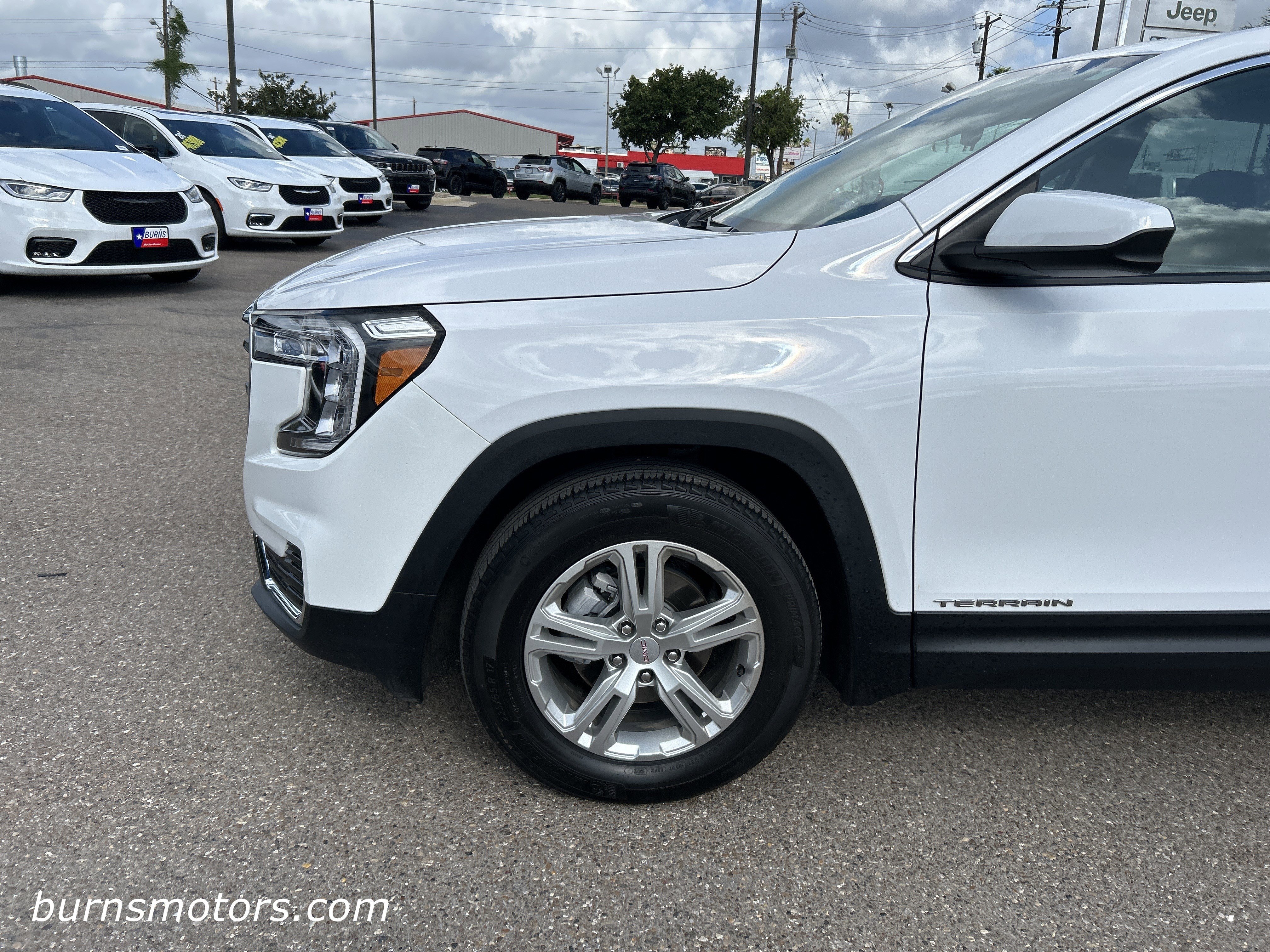 Used 2024 Summit White GMC SLE image 4