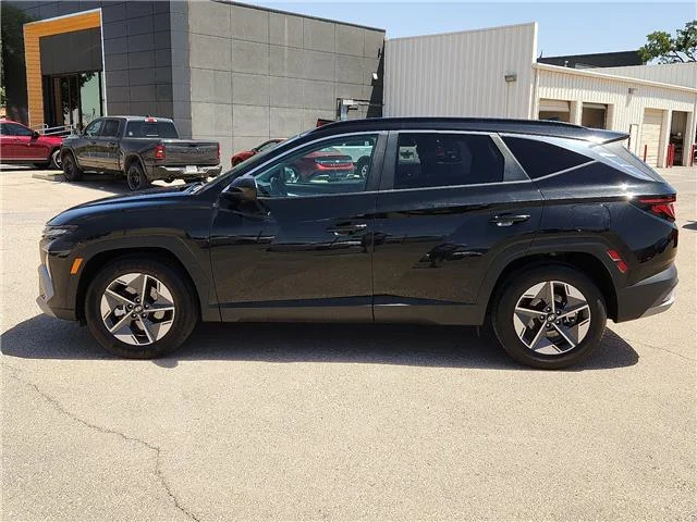 Used 2025 Black Hyundai SEL image 2