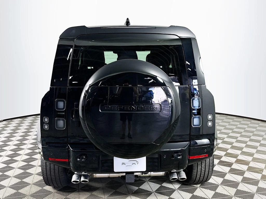 New 2026 Santorini Black Land Rover V8 image 6