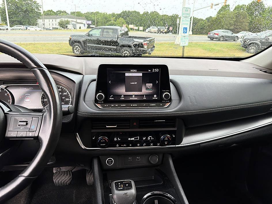 Used 2023 Gun Metallic Nissan SV image 18