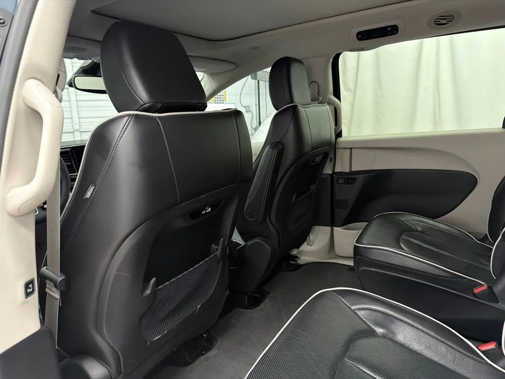 Used 2023 Blue Chrysler Limited image 24
