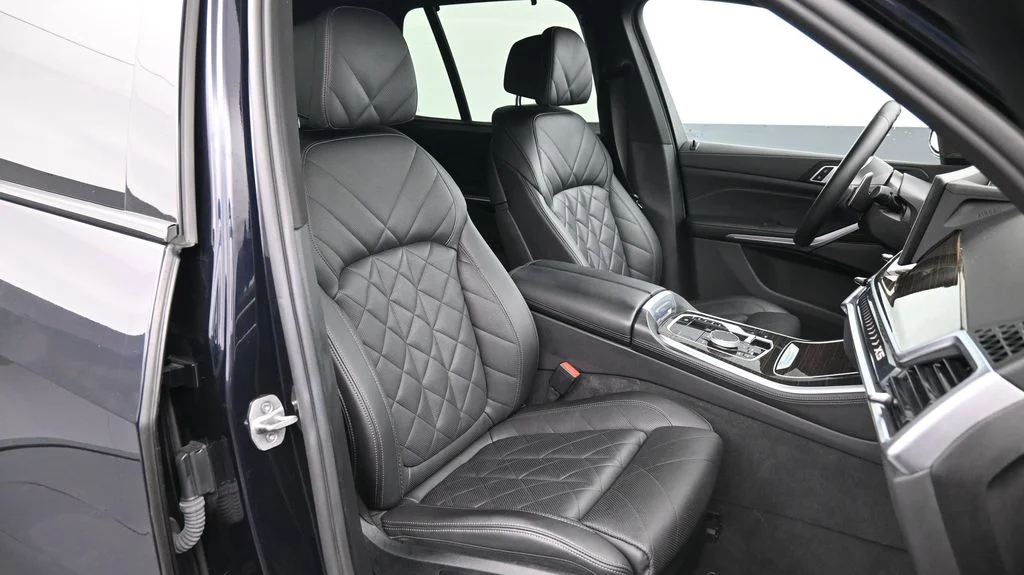 Used 2024 Black BMW xDrive40i image 17