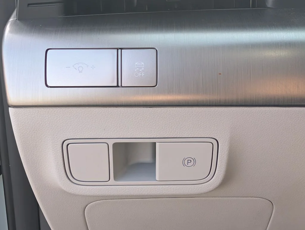 Used 2024 Green Hyundai SEL image 31