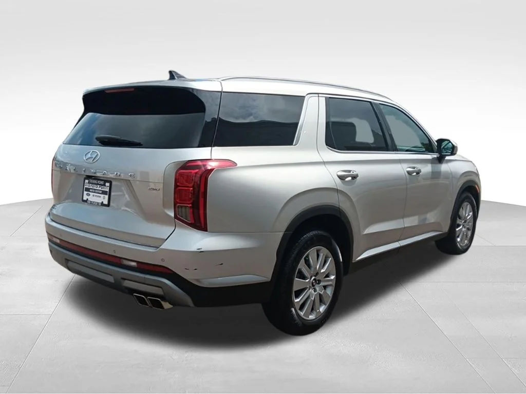 Used 2025 Typhoon Silver Hyundai SEL image 7