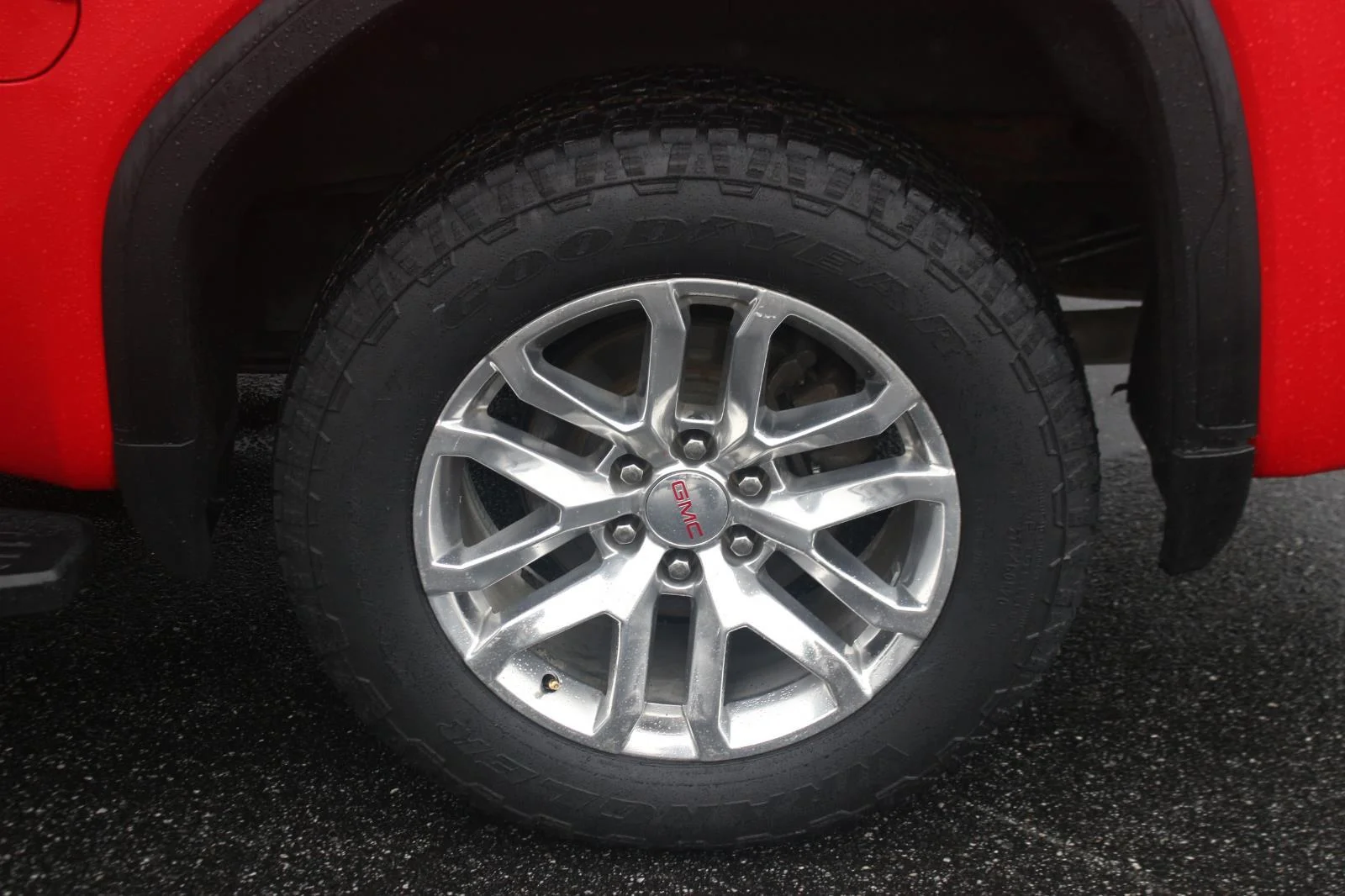Used 2019 CARDINAL RED GMC SLT image 44