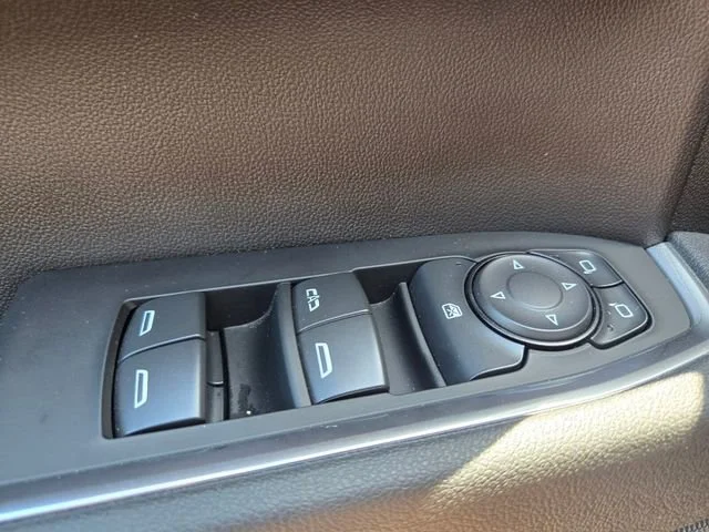 Used 2025 Sterling Metallic GMC Elevation image 34