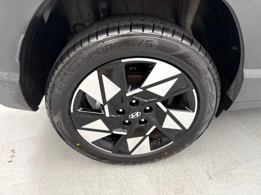 Used 2024 Gray Hyundai SEL image 11