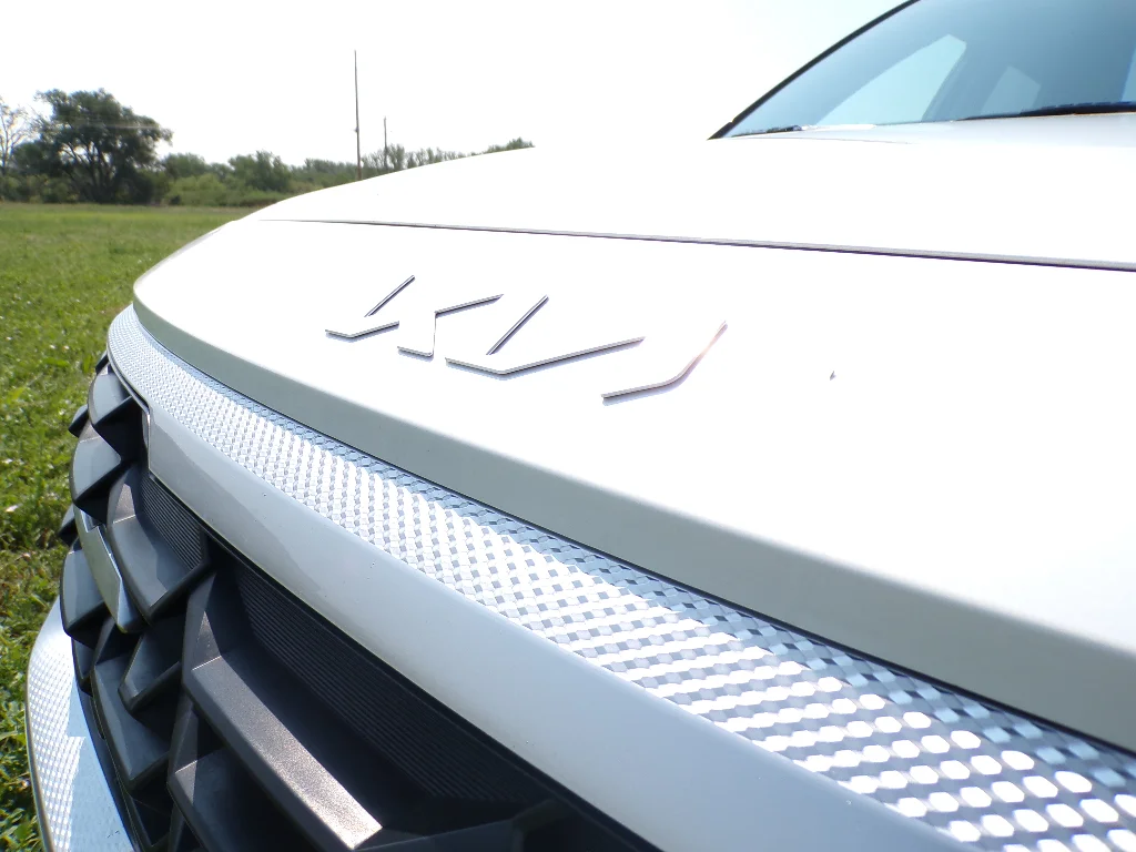 Used 2026 Snow White Pearl Kia LX image 9