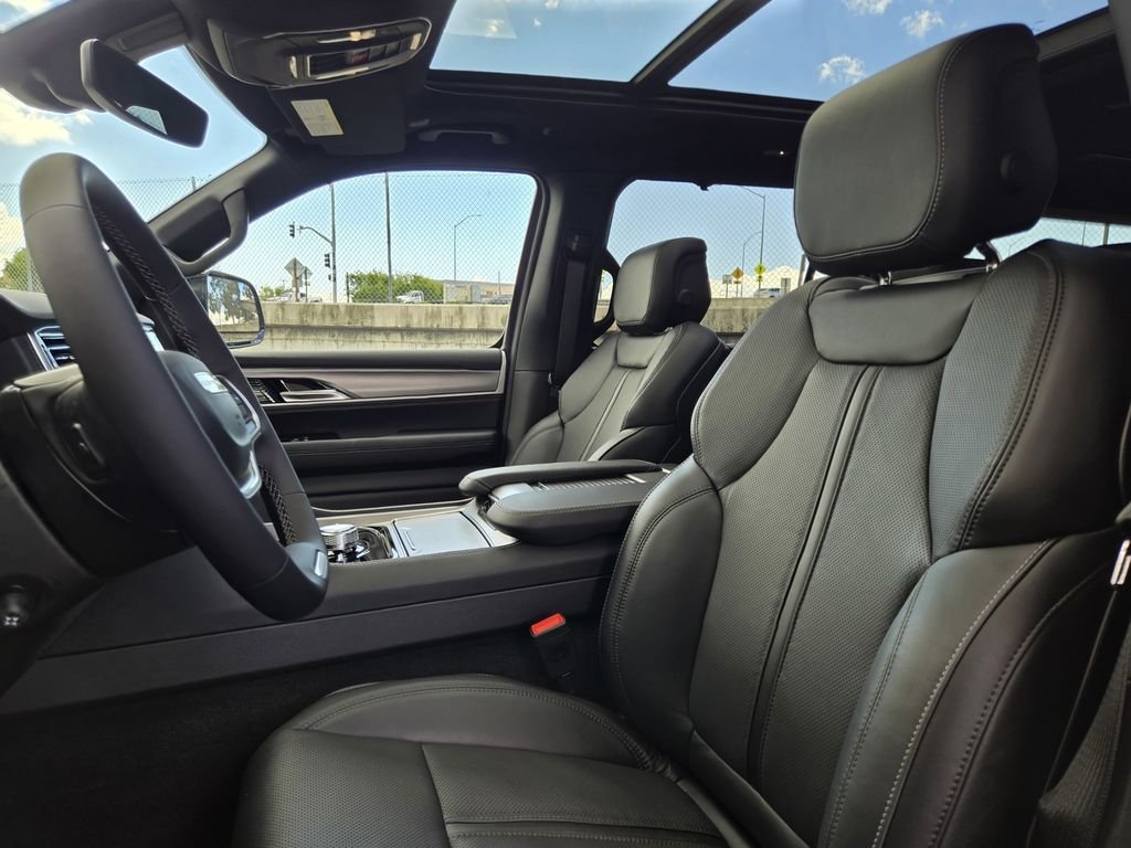 New 2026 Steel Blue Exterior Paint Jeep Limited Reserve image 11