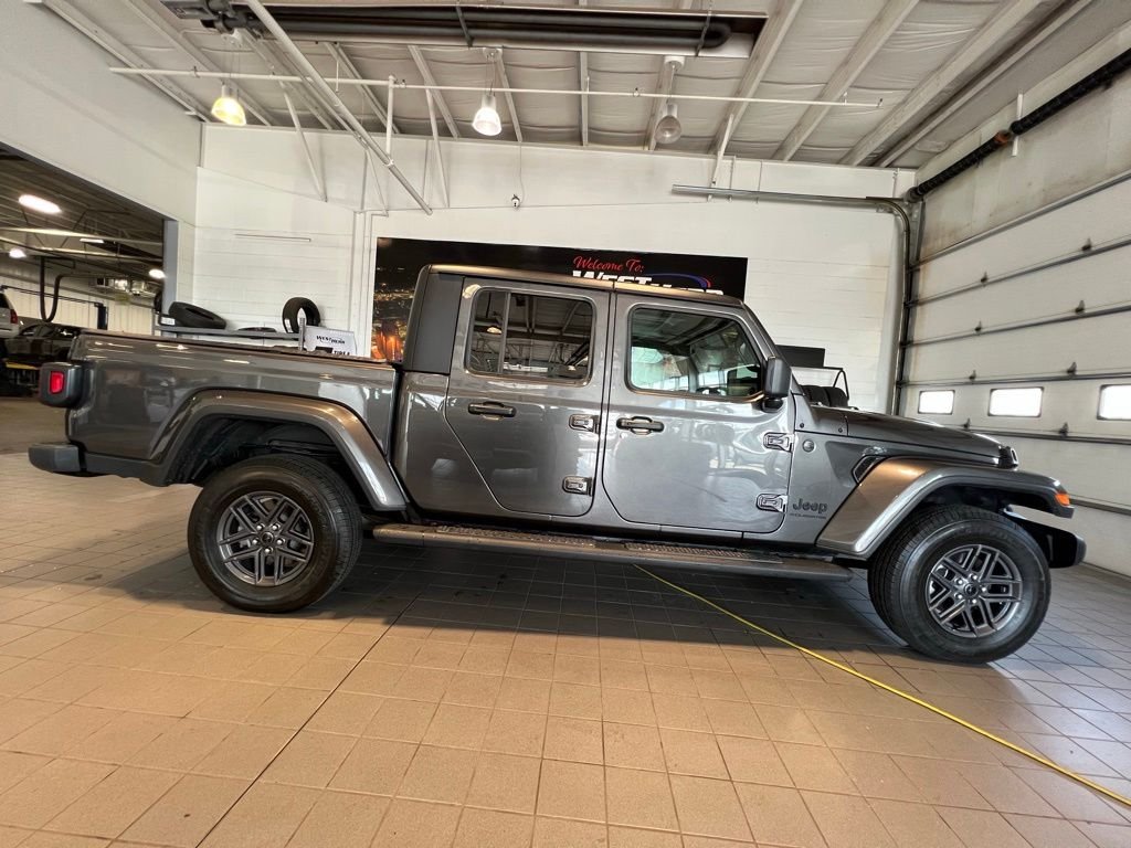 Used 2025 Granite Crystal Metallic Clear Jeep Sport S image 10