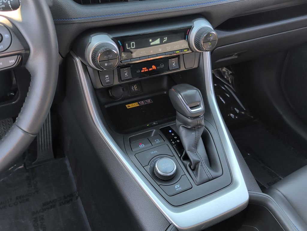 2024 Toyota RAV4 XSE - Photo 8