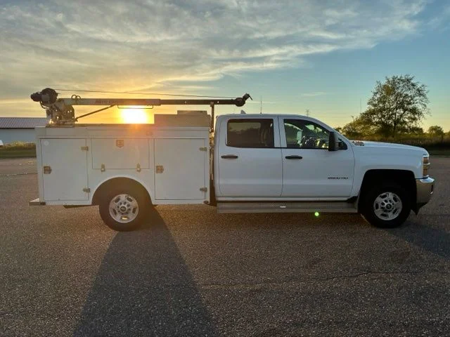 Used 2015 White Chevrolet LT Service Crane Truck image 1