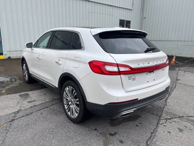 Used 2017 White Platinum Clearcoat Metallic Lincoln Reserve image 7