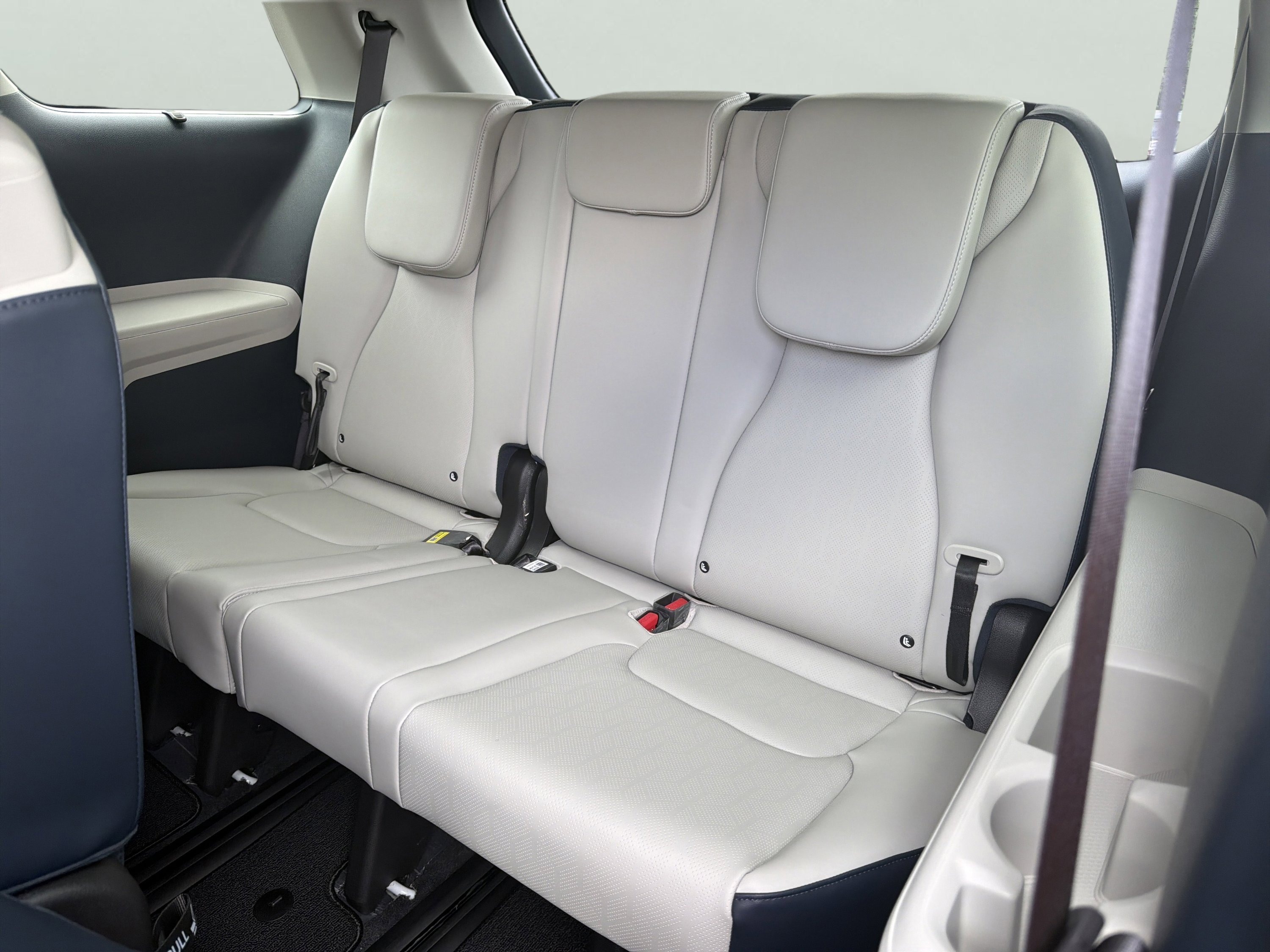 New 2026 Snow White Pearl Kia EX image 22