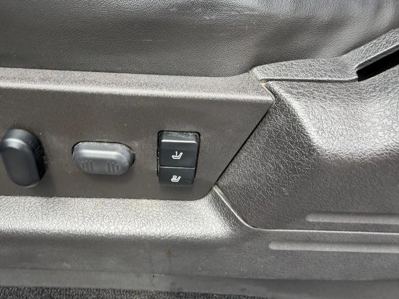 Used 2011 Ingot Silver Metallic Ford Lariat image 21