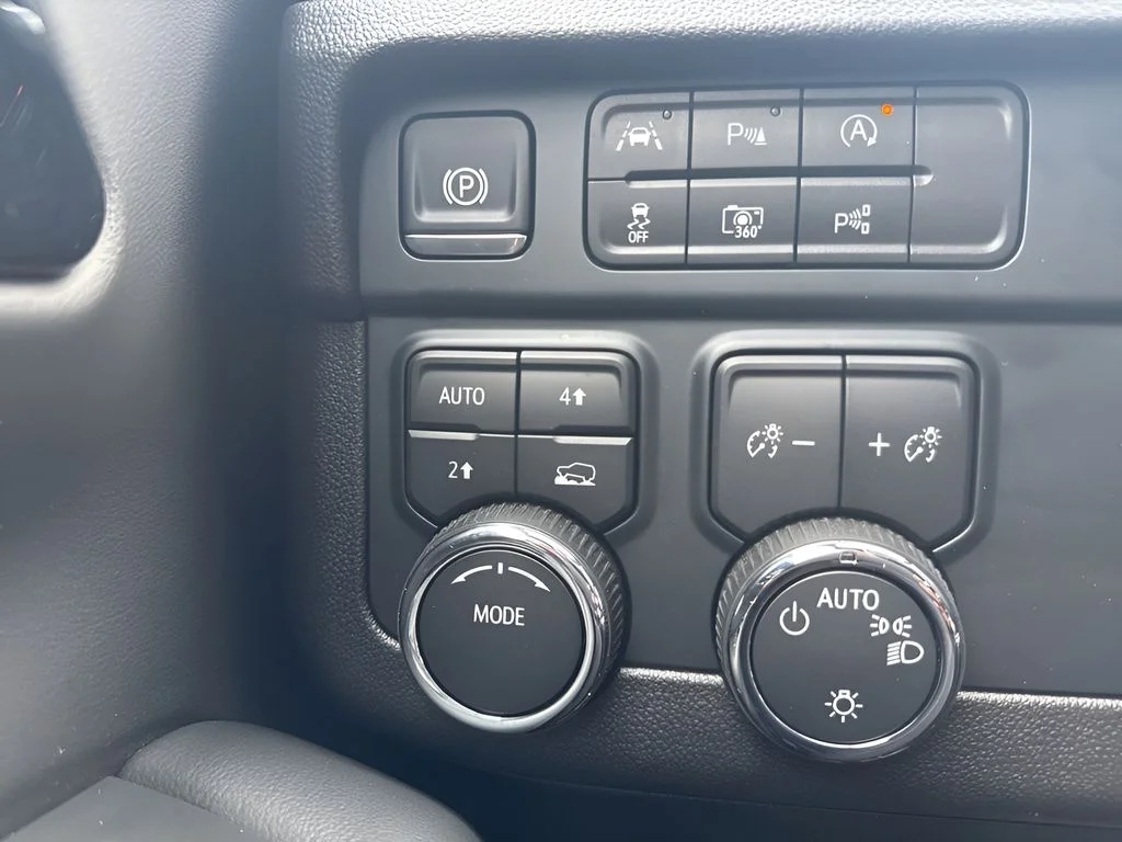 Used 2025 Black Chevrolet LT image 25