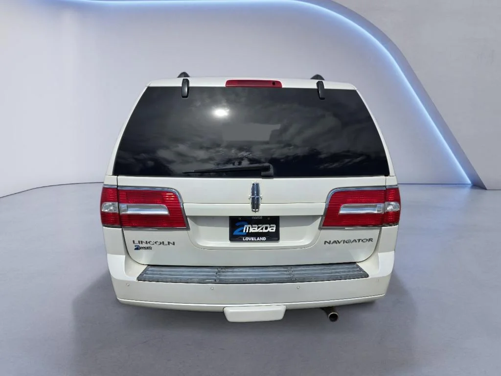 Used 2013 White Platinum Metallic Tri-Coat Lincoln  image 4