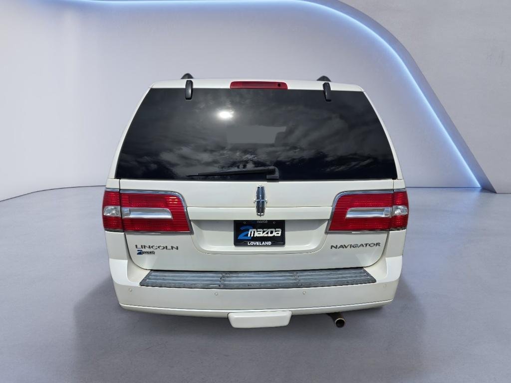 Used 2013 White Platinum Metallic Tri-Coat Lincoln  image 4