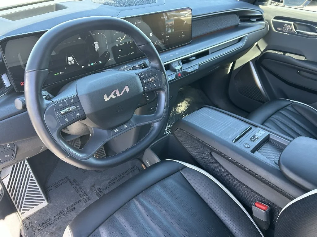 Used 2024 Snow White Pearl Kia GT-Line image 22