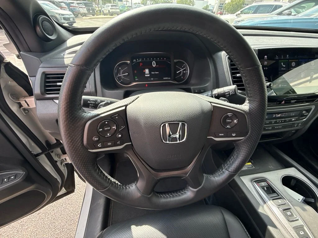 Used 2024 Platinum White Pearl Honda EX-L image 17
