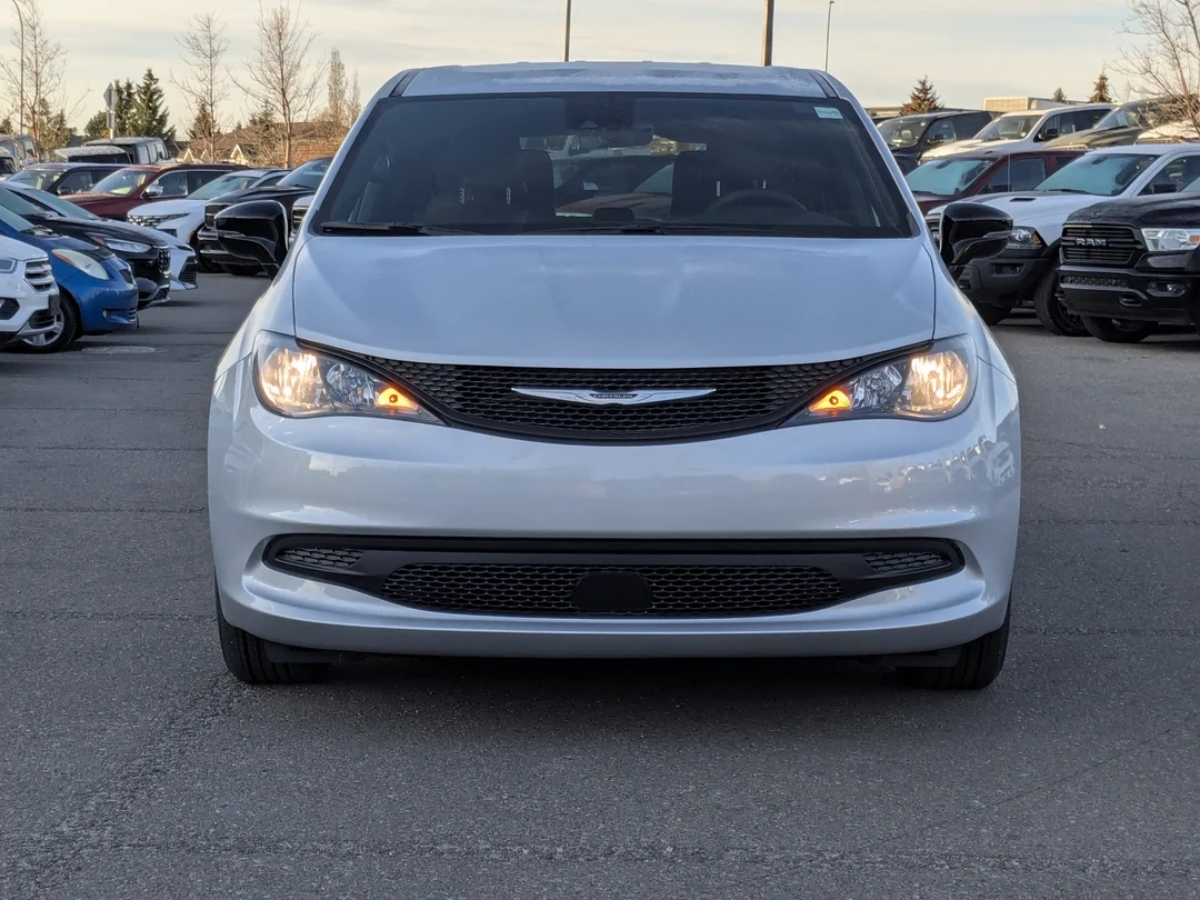 New 2026 Silver Chrysler SXT - - FWD - Stow n Go Seats - Power Sliding Doors - 10.1 Touchscreen - Heated Seats & More! image 3