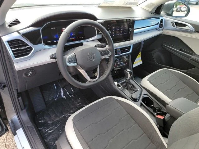 2025 Volkswagen Taos SE - Photo 12