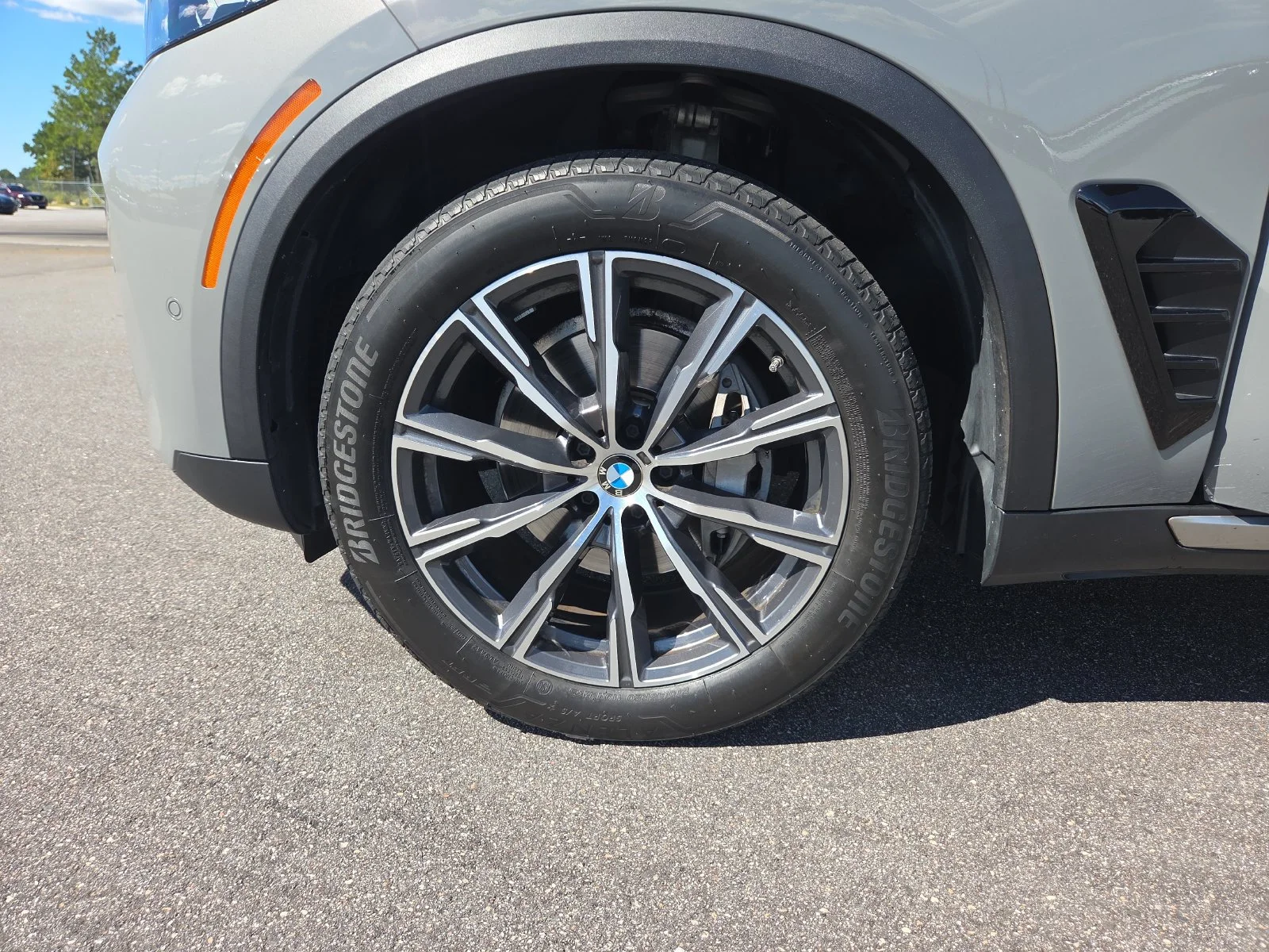 Used 2025 Gray BMW xDrive40i image 28