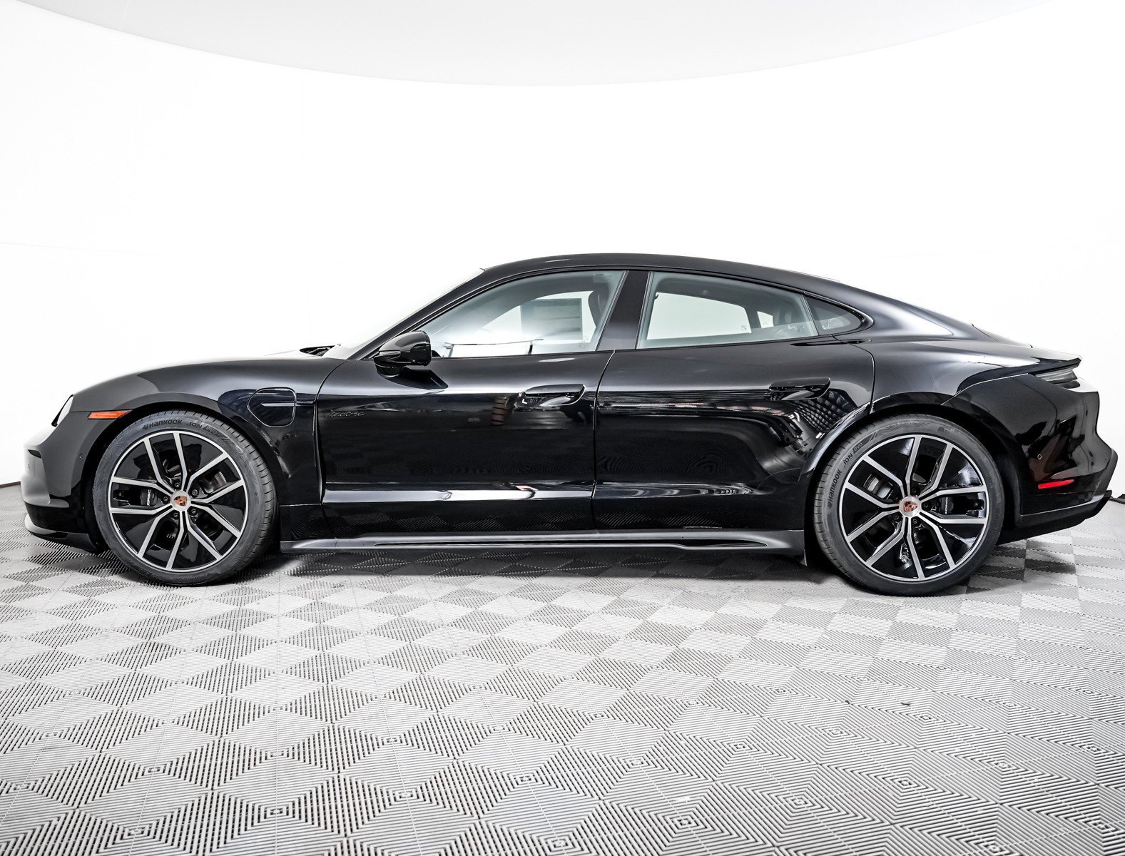 New 2026 JET BLACK Porsche Black Edition image 2