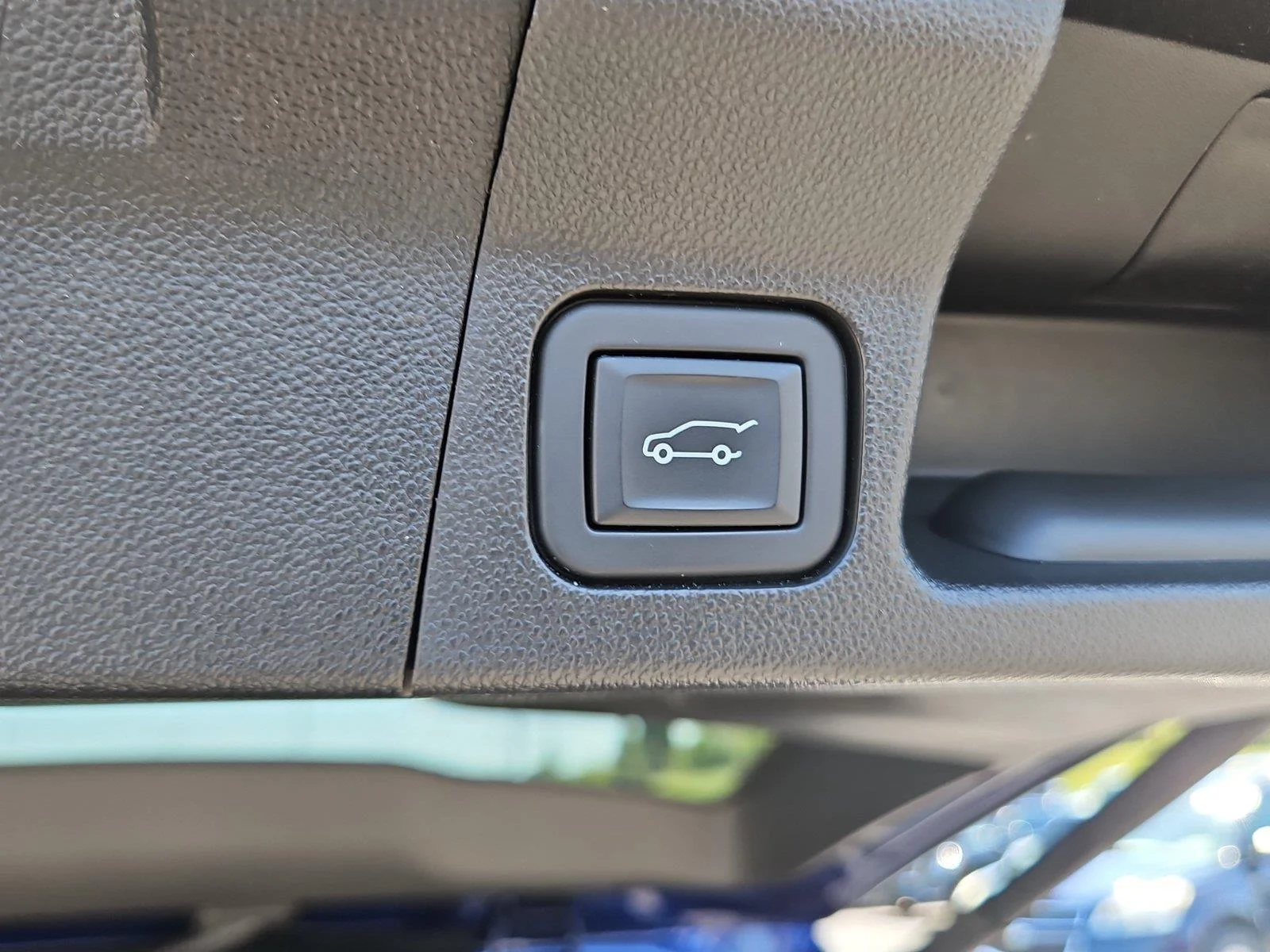 Used 2023 ULTRA BLUE METALLIC GMC SLT image 9