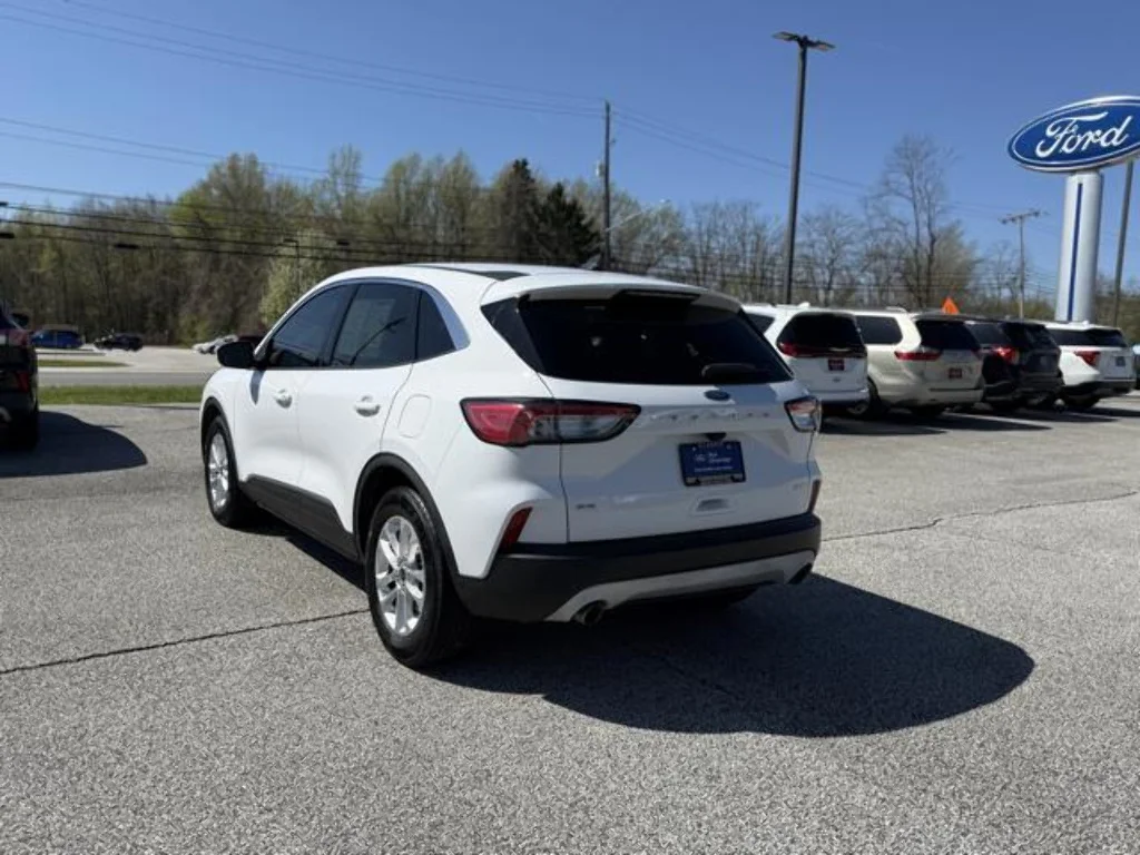 Certified Used 2020 Oxford White Ford SE image 3