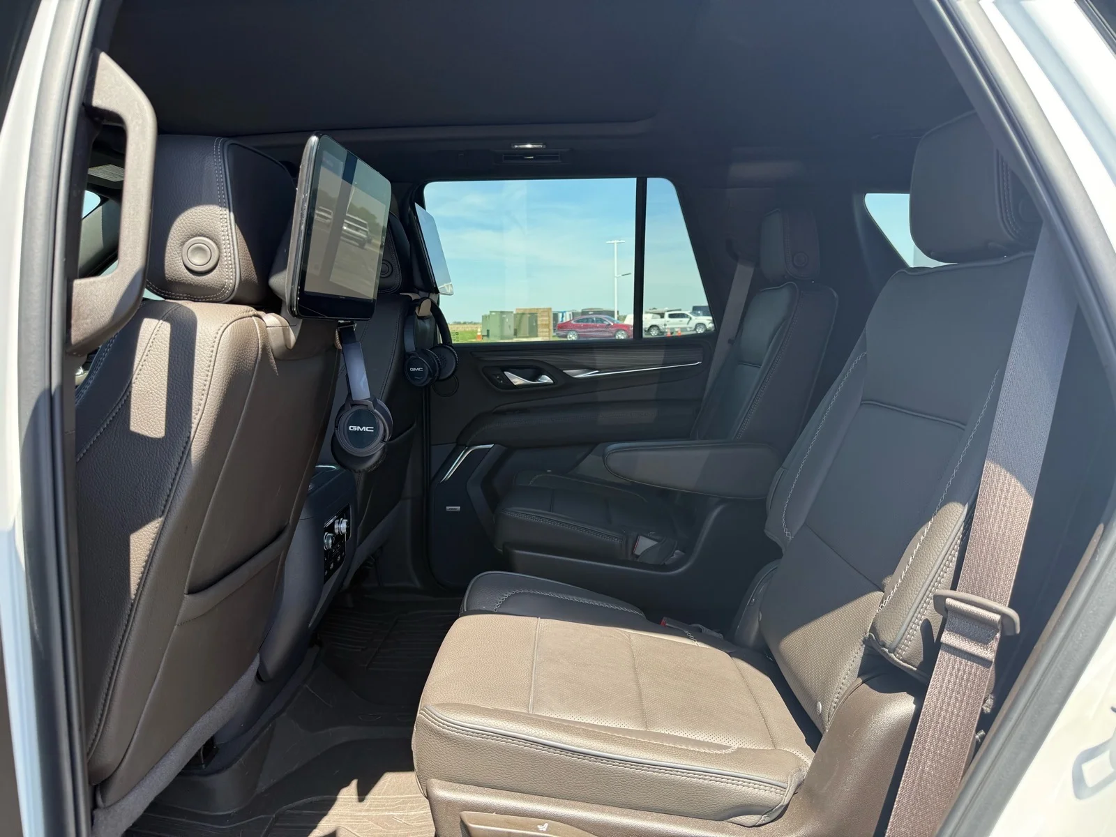 Used 2024 White Frost Tricoat GMC Denali image 11