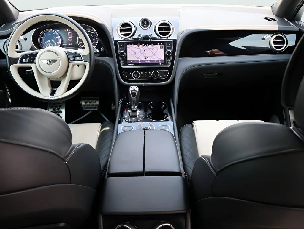 Used 2018 Glacier White Bentley W12 image 14
