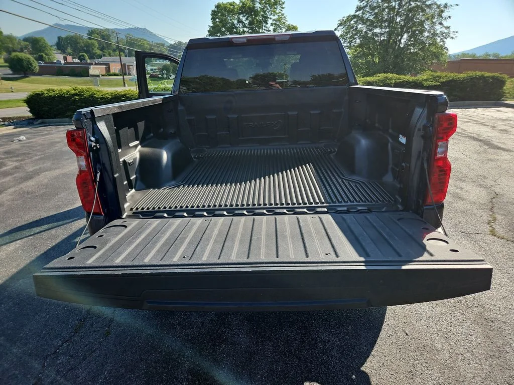 2023 Chevrolet Silverado 1500 LT - Photo 24