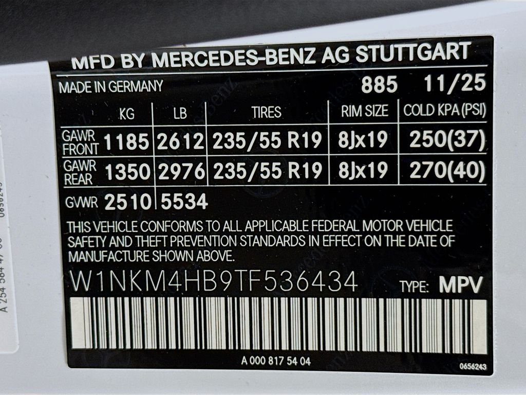 New 2026 MANUFAKTUR Moonlight White Metallic Mercedes-Benz GLC 300 image 33