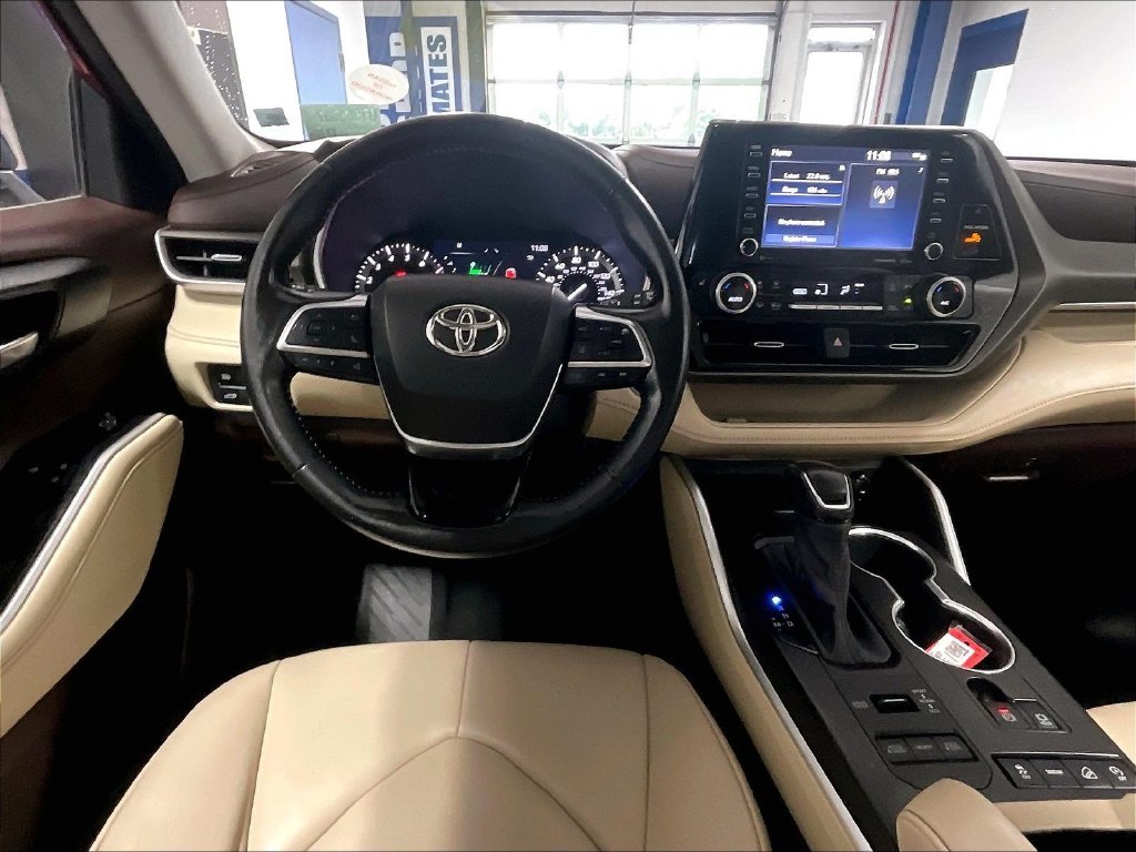 Used 2021 Pearl Toyota XLE image 17