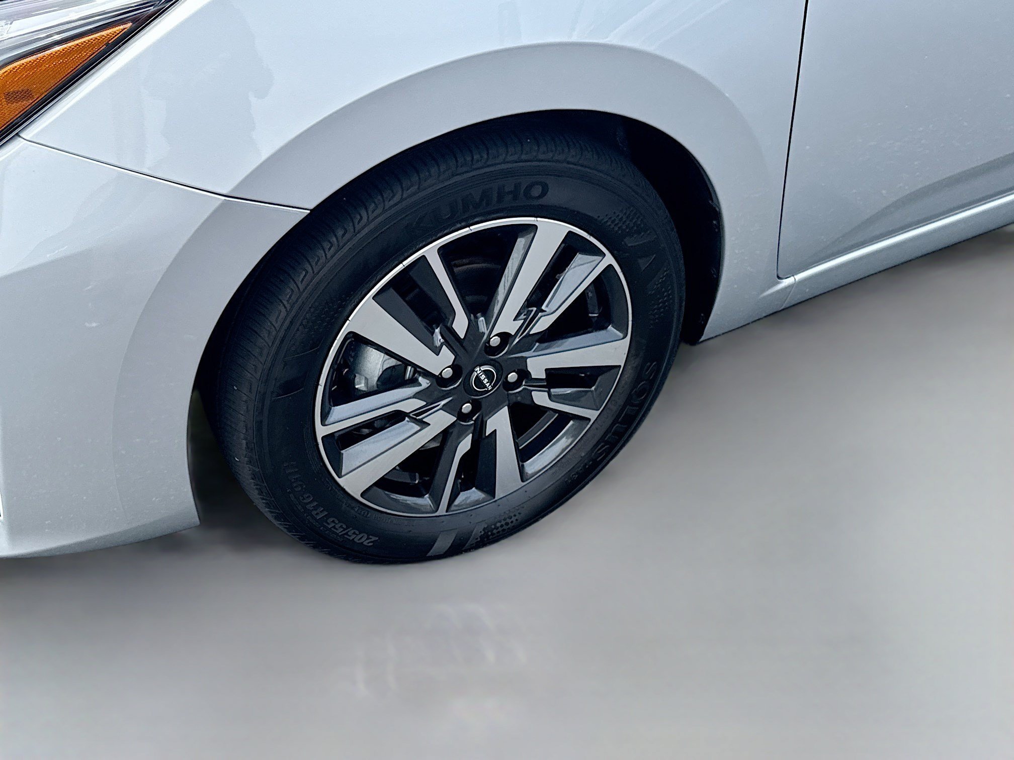 Used 2025 Brilliant Silver Metallic Nissan SV image 29