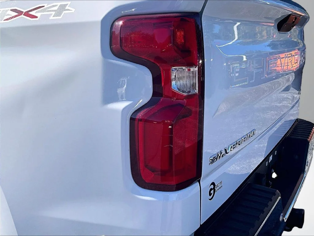Used 2020 White Chevrolet LTZ image 32