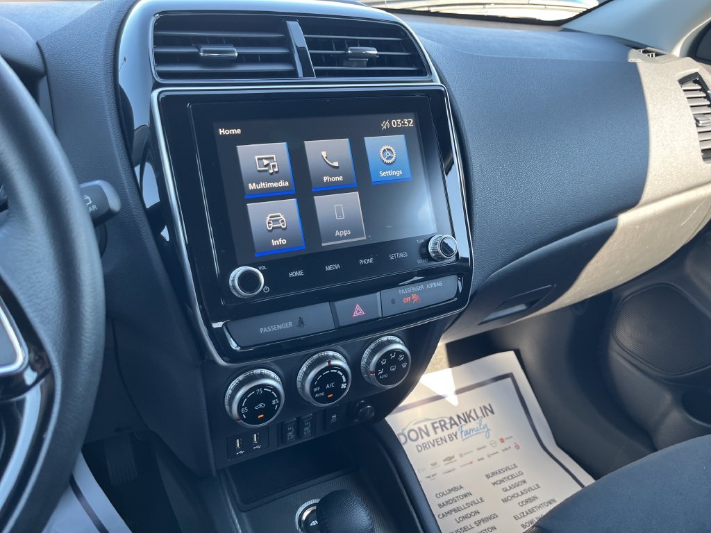 Used 2025 Silver Mitsubishi  image 17