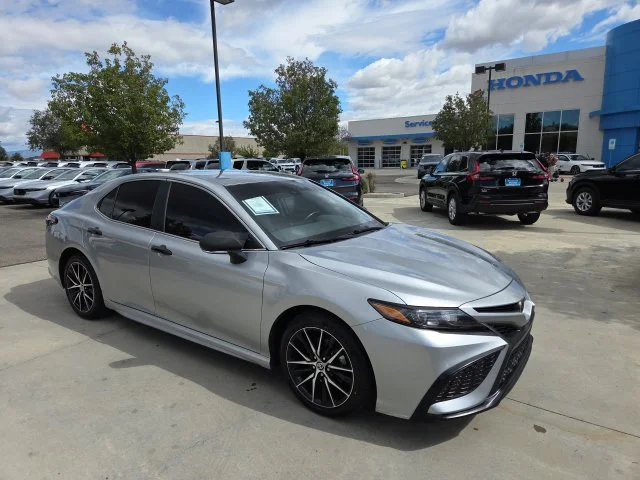 Used 2022 Silver Toyota SE image 3