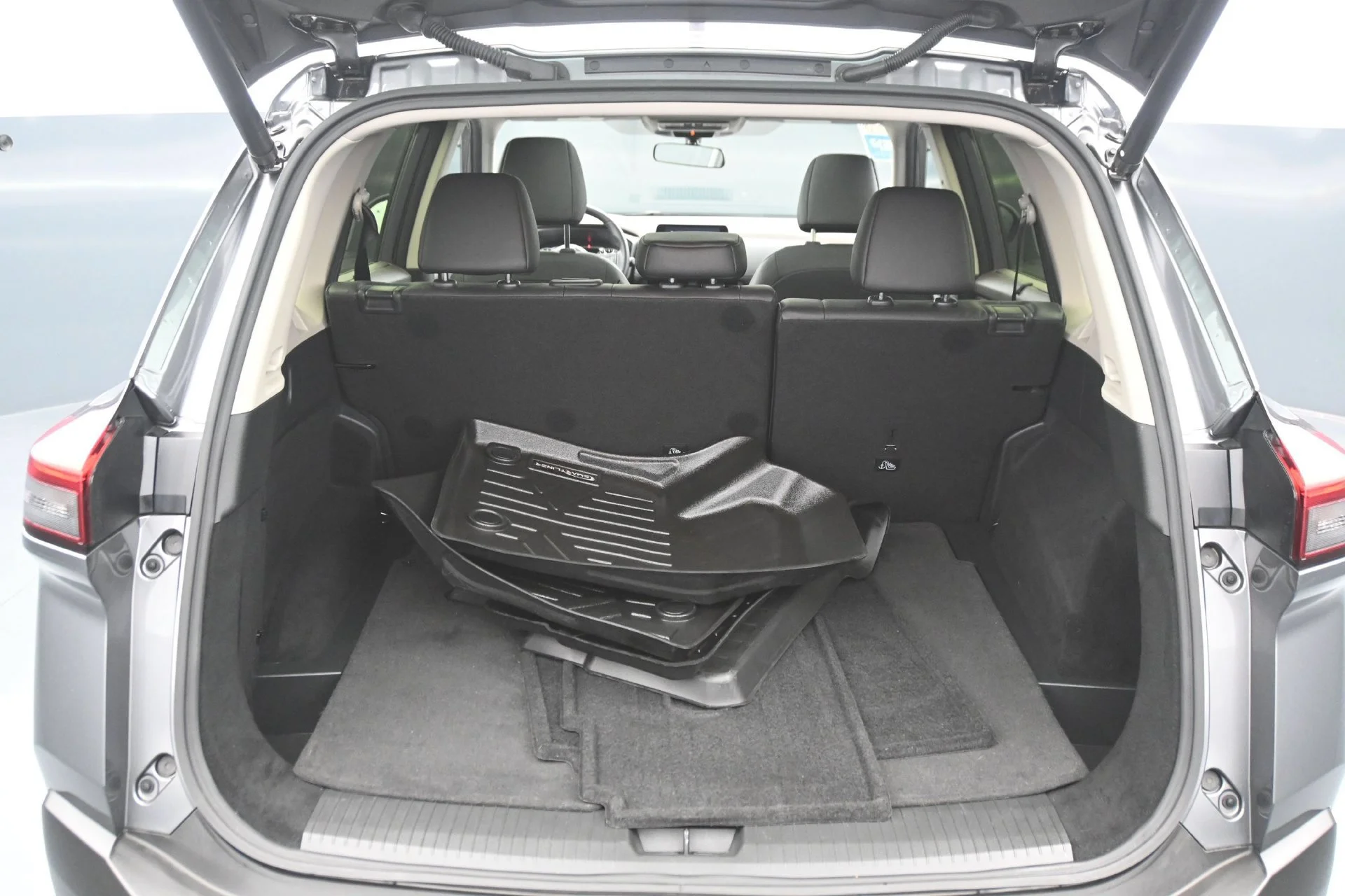 Used 2023 Gun Metallic Nissan SV image 18