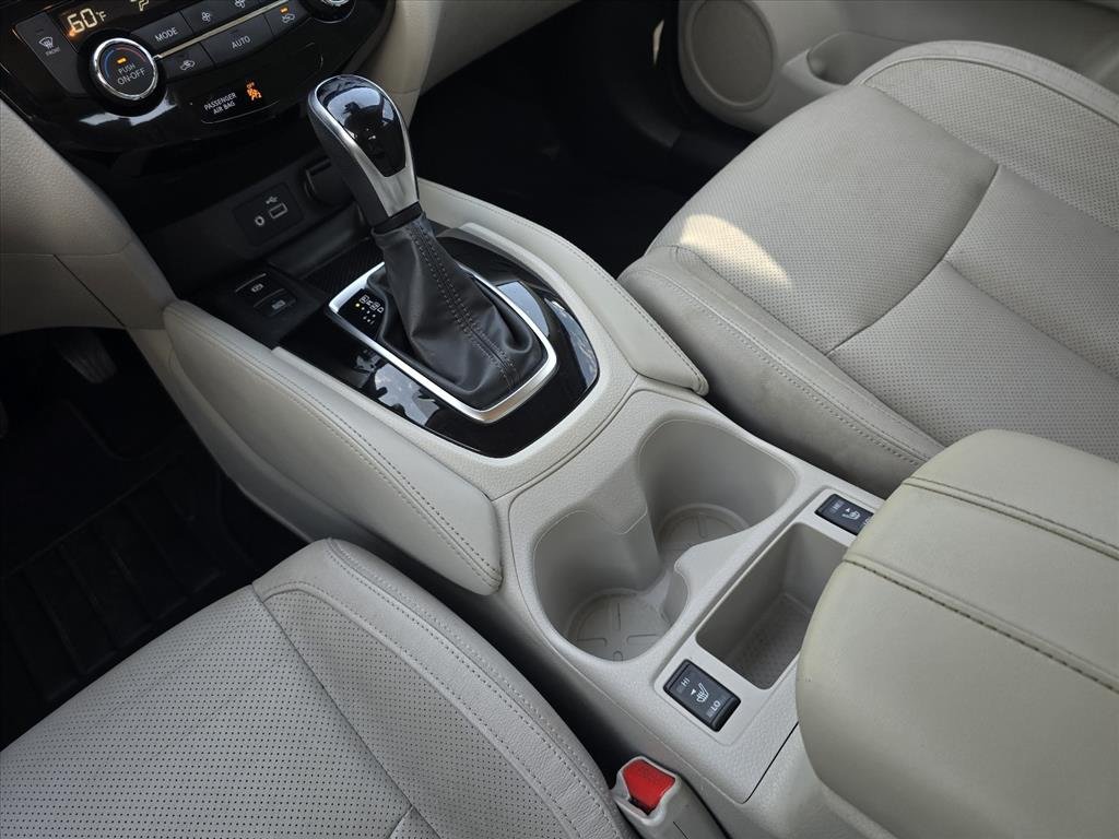 Used 2019 White Nissan SL image 16